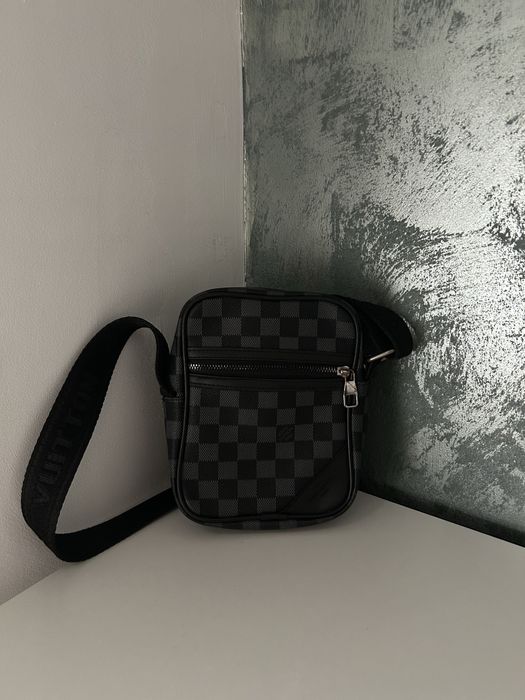 Borseta Louis Vuitton neagra