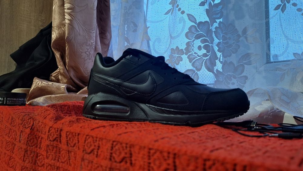 Чисто нови обувки Nike Air Max в черен цвят.В отлично състояние не са