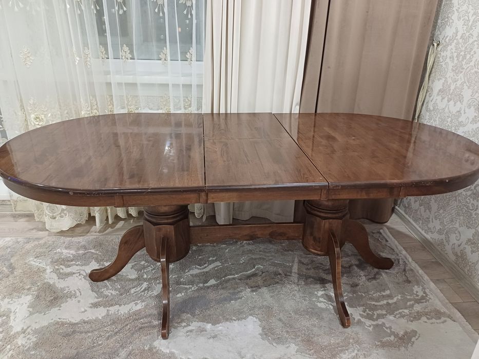 Продам стол дубовый