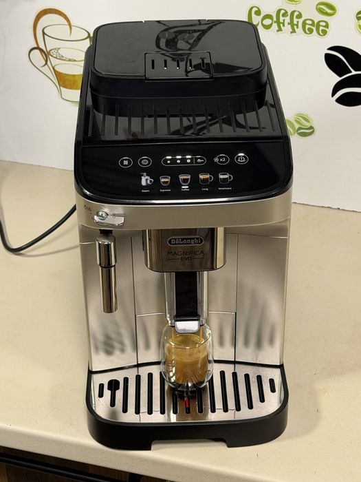Кафемашина кафе автомат delonghi magnifica EVO с гаранция