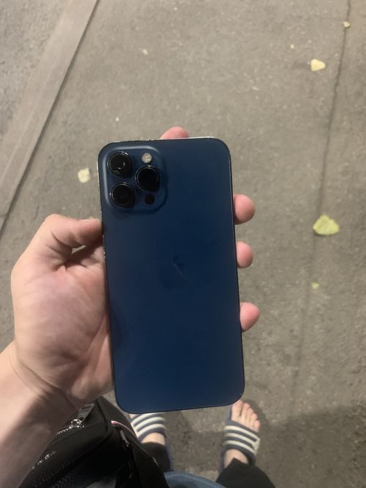 iPhone 12 pro max 128gb.