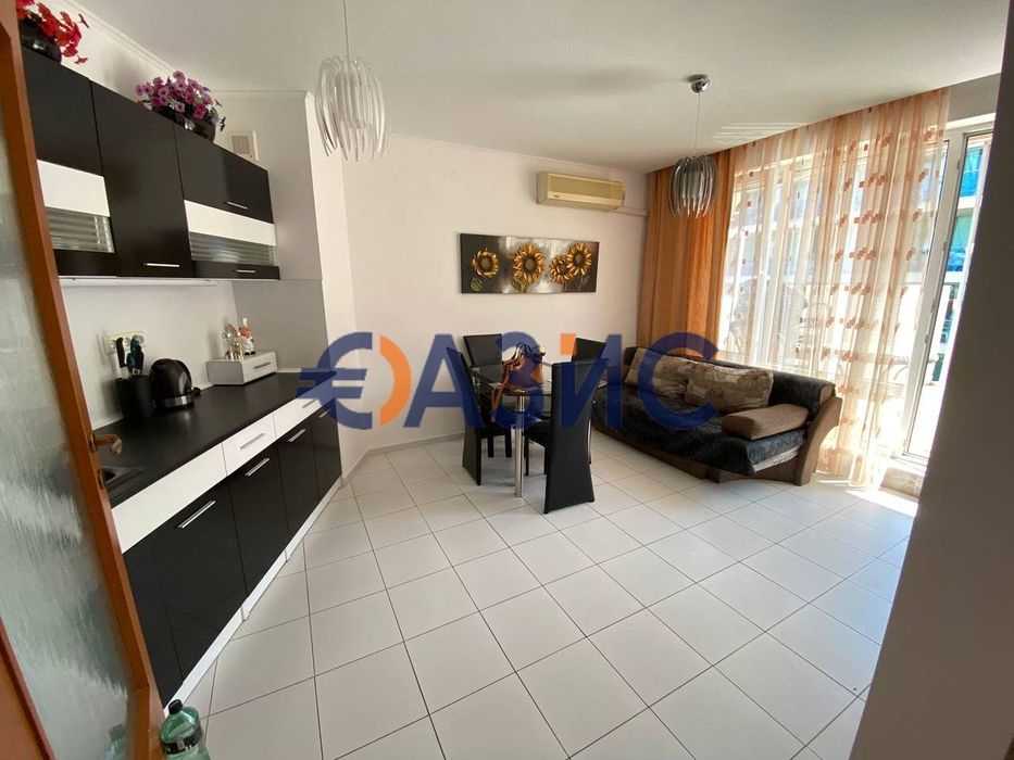 Тристаен апартамент с 2 спални с изглед към морето, в комплекс