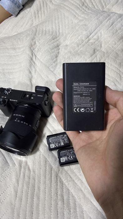 Продам камеру с обьективом sony 6400