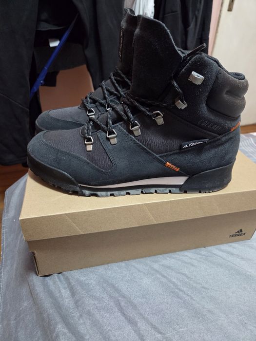 Хайкинг обувки Adidas Terrex Snowpitch с велур, Черен, 11
Хайкинг обувки Terrex Snowpitch с велур, Черен, 11