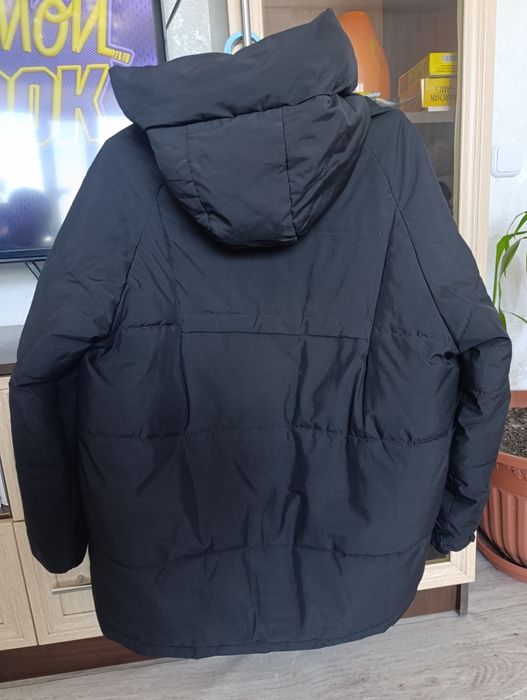 Продам зимнюю куртку на девочку