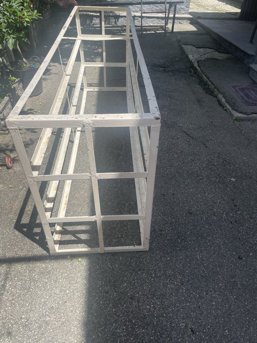 Raft metalic alb si rosu