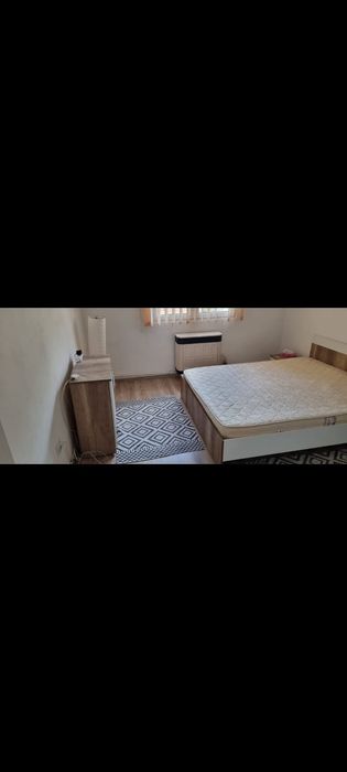 Inchiriez Garsoniera pe strada Plopilor .
Garsoniera este renovata si