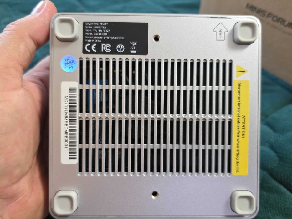 Mini PC UM880 Plus, Ryzen 7 8845HS, Radeon 780M 32GB DDR5, 1TB SSD
