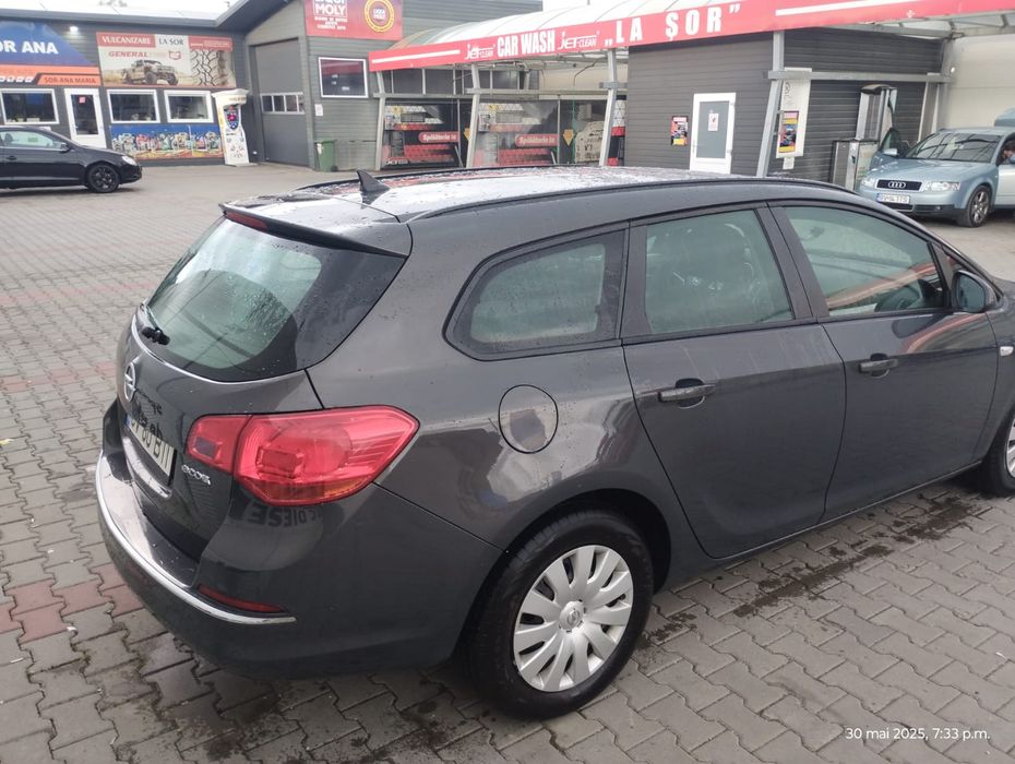 Vând Opel Astra j