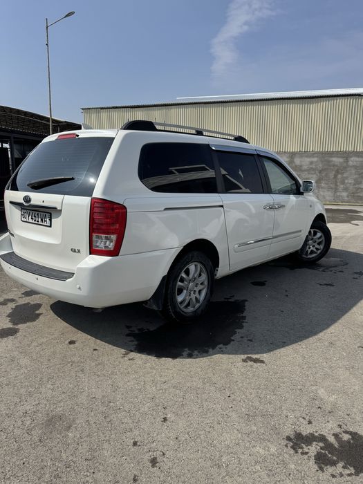 Kia carnival uzini 2008 zavod propan mator 2.7