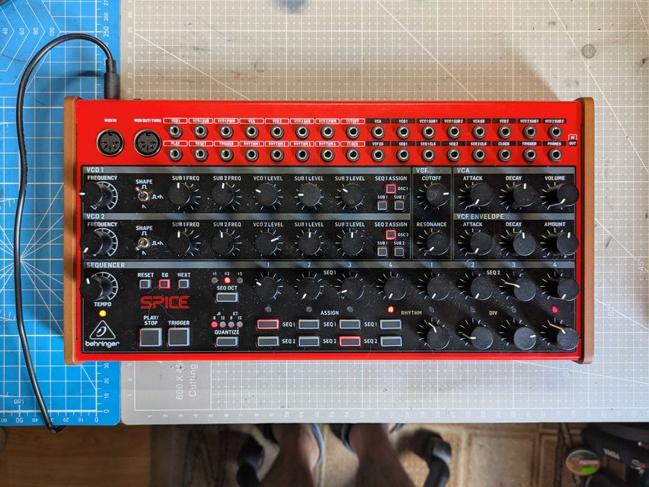 Behringer Spice - sintetizator poliritmic