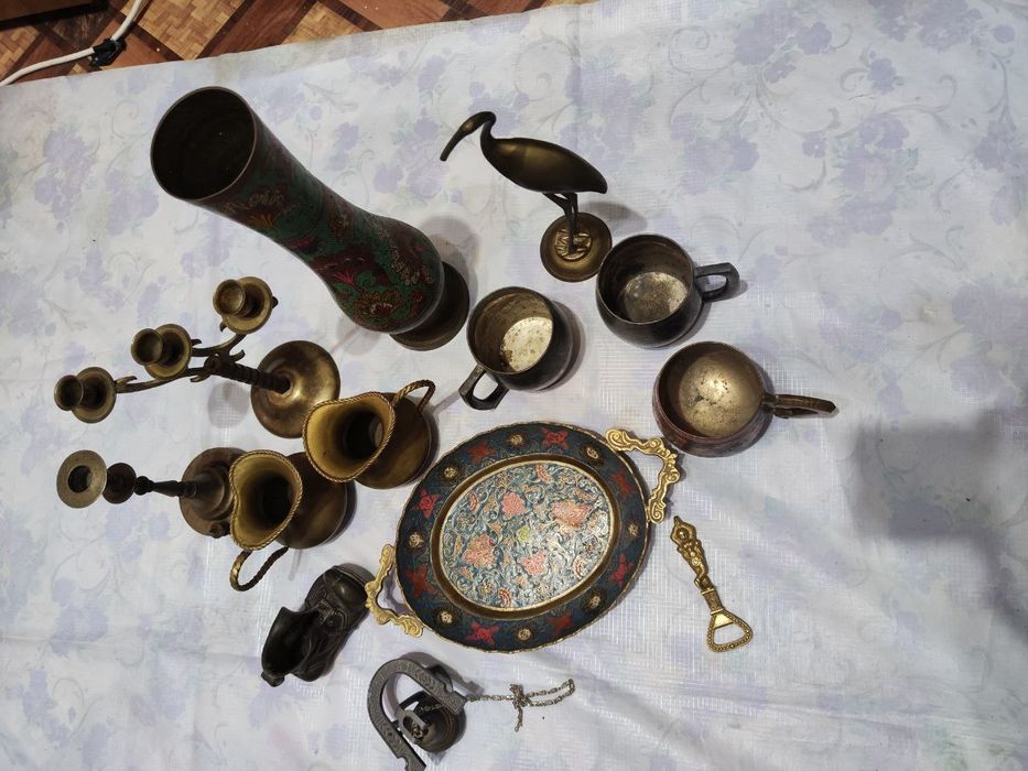 Индийские вазы и чаши, подсвечники