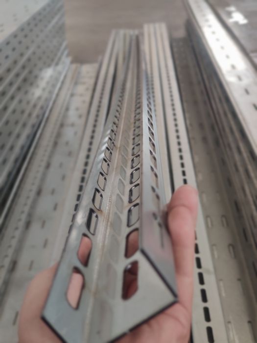 Перфорированный швеллер ШП, Траверс