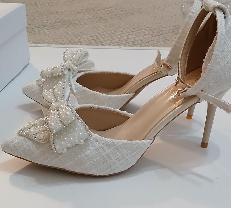 Бели официални обувки 40 номер