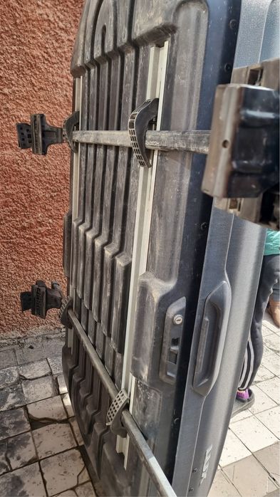 Продам автобокс с креплениями