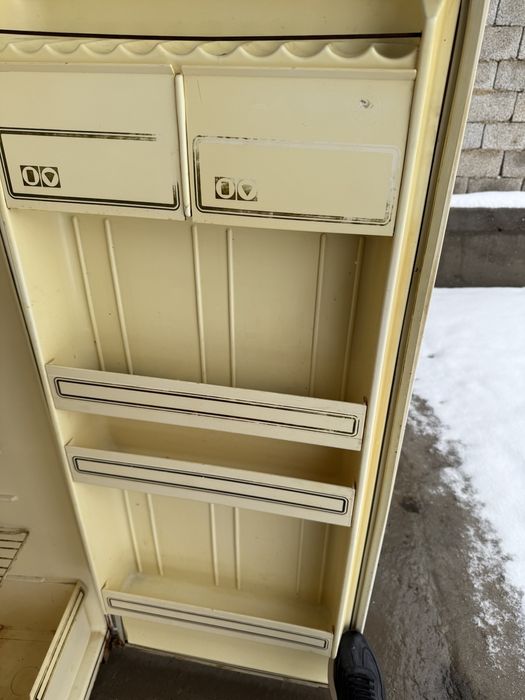 Muzlatgich sotiladi ССССР