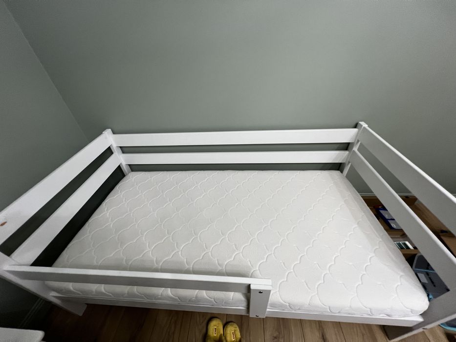Детская кровать с матрасом
