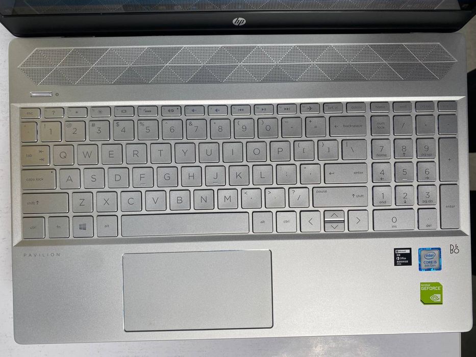 Hp pavilyon core i5 metall korpus kv yonadi qoʻshimcha vd kartasi bor