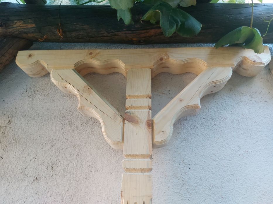 Дървени капители и конзоли за беседки и навеси