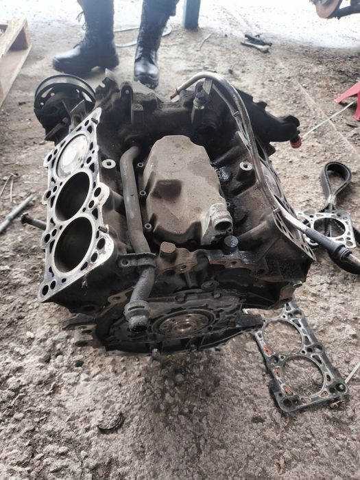 Блок двигателя audi  2.4