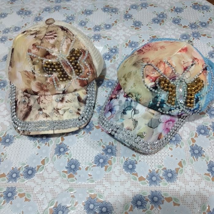 Шапки с козирка за момичета