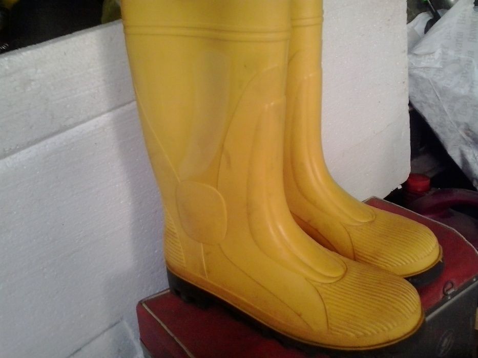 Сапоги с железным носком