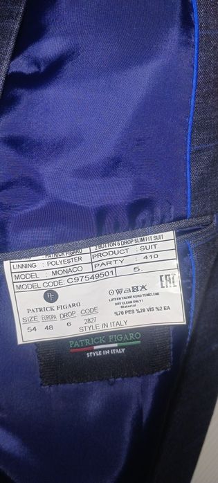 Продам костюм тройка итальянский.