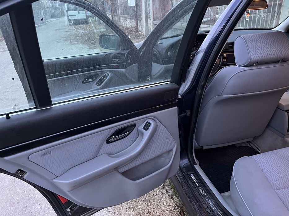 Продавам BMW 528. E39