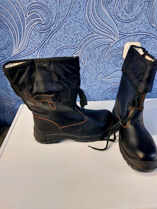 Продам новые рабочие сапоги 41, 42 размер