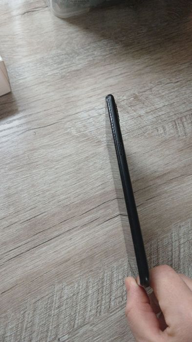 Продаётся телефон.