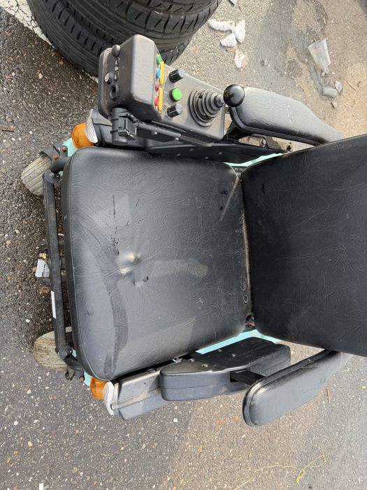 Vand scaund pentru persoane cu dezabilitati