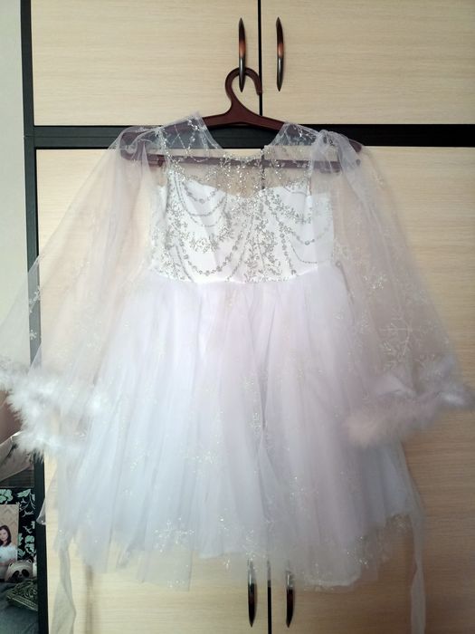 Продам платье снежинки