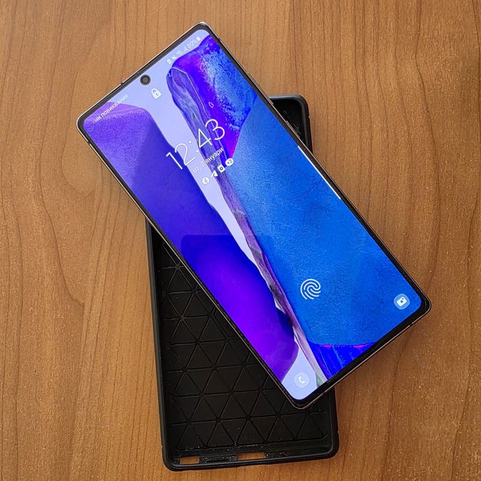Samsung Note 20 - отлично състояние без драскотини.
