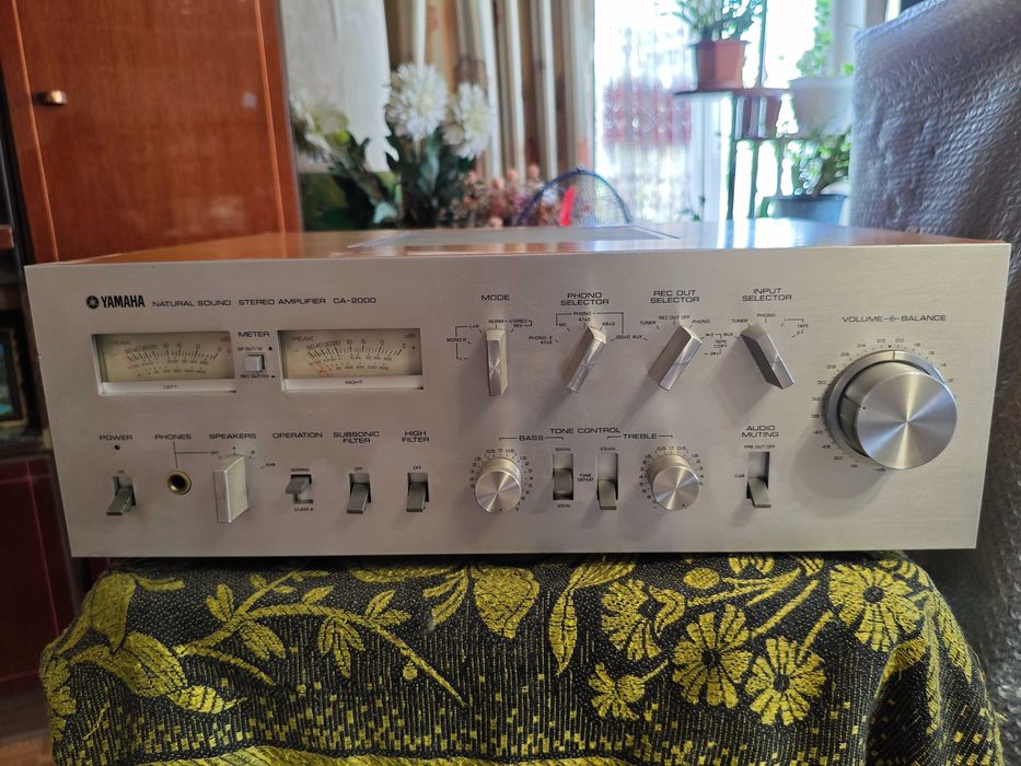 Интегральный усилитель Yamaha AX 2000