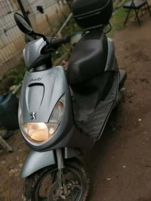 Vând scuter Peugeot