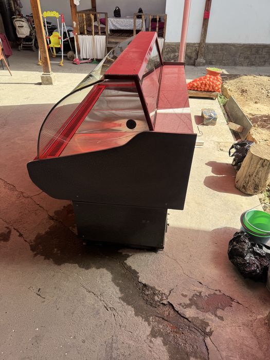 Vitrina holadilnik joyimiz yopilgani uchun sotvomiza zor sastiyanada!