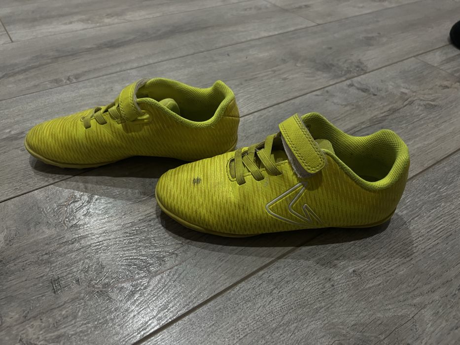 Крлссовки футбольные