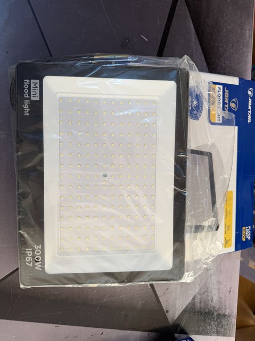 Proiector LED Jortan 300W IP67 Exterior, Lumina Rece, Nou