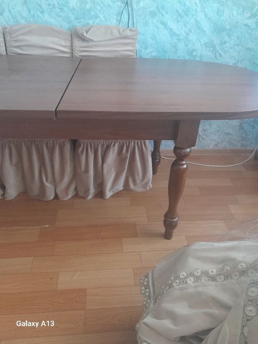 Продается гостинный стол