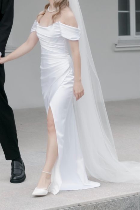 Свадебное платье и шлейф