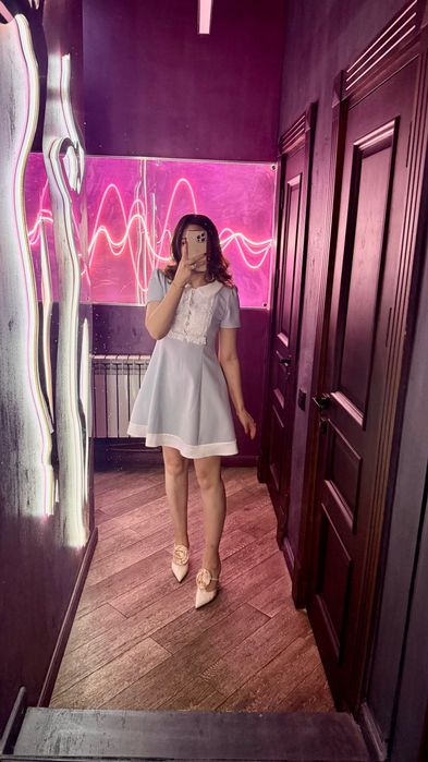 Голубое короткое платье