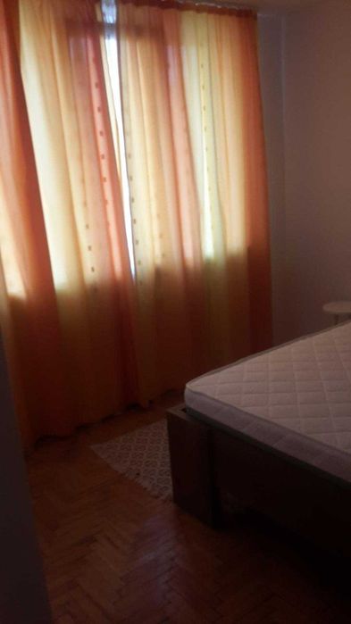 Inchriez apartament cu 2 camere zona centrala-1300 lei/luna