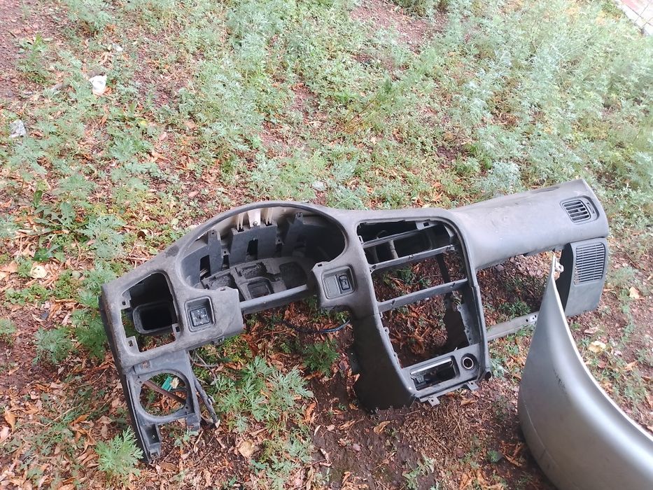 Запчасти Mitsubishi Colt.