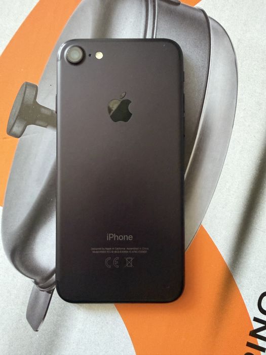 Vând iPhone 7 pentru piese