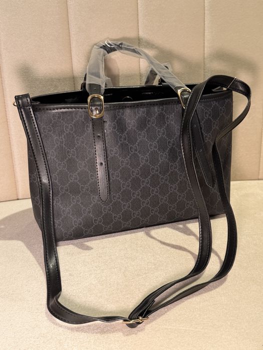 GUCCI – Geantă tote GG Supreme (negru/gri)