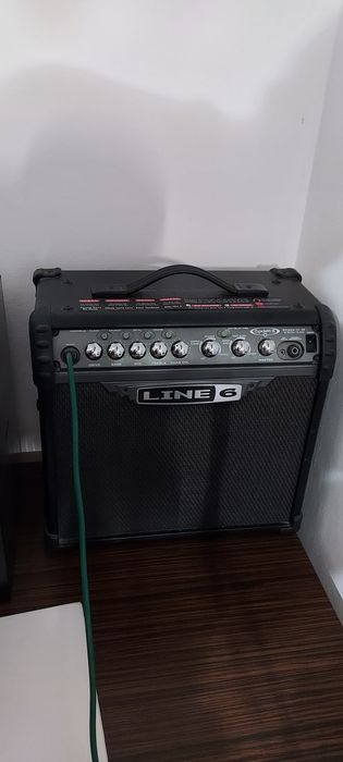 Chitara electrica Career cu amplificator LINE 6