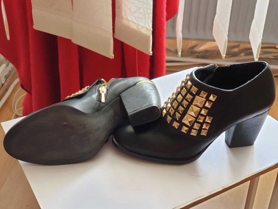 Botine cu toc Zara mar. 39