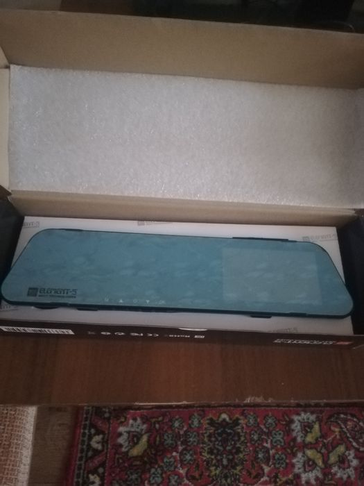 Видео-регистратор+задняя камера+передняя камера.