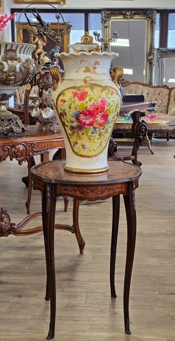 Măsuță elegantă în stil Ludovic al XV-lea cu intarsie