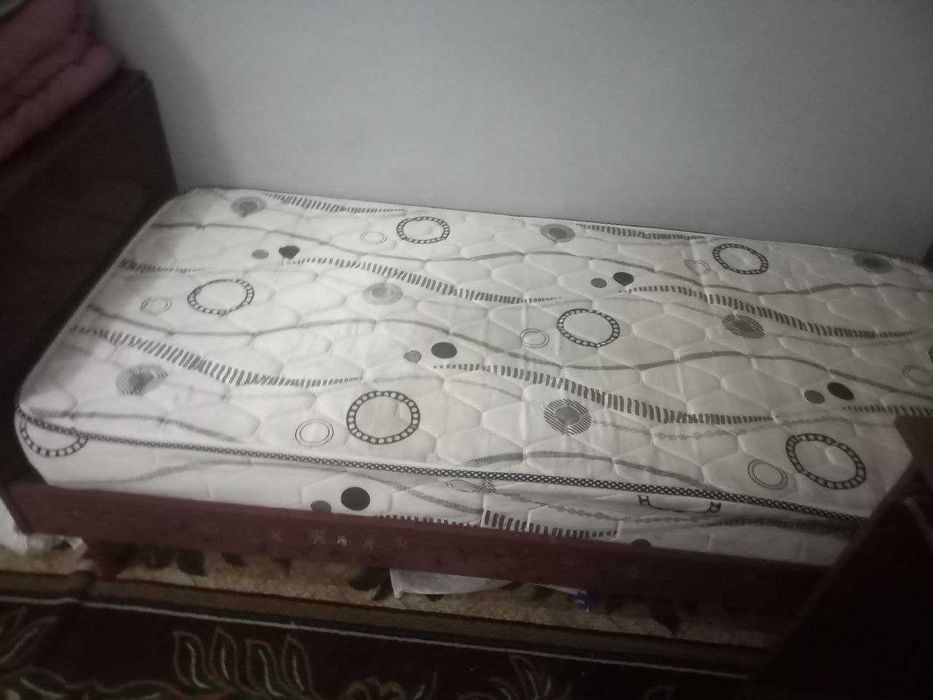 Кроват, угалок, гилам